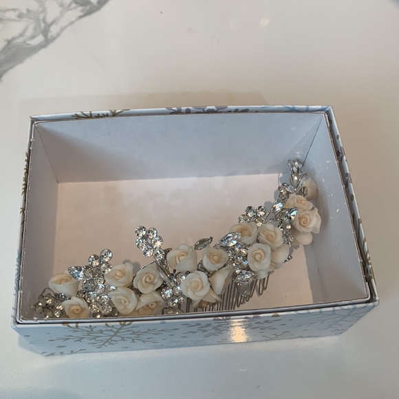 Bridal Floral Headpiece - Picture 4 of 4